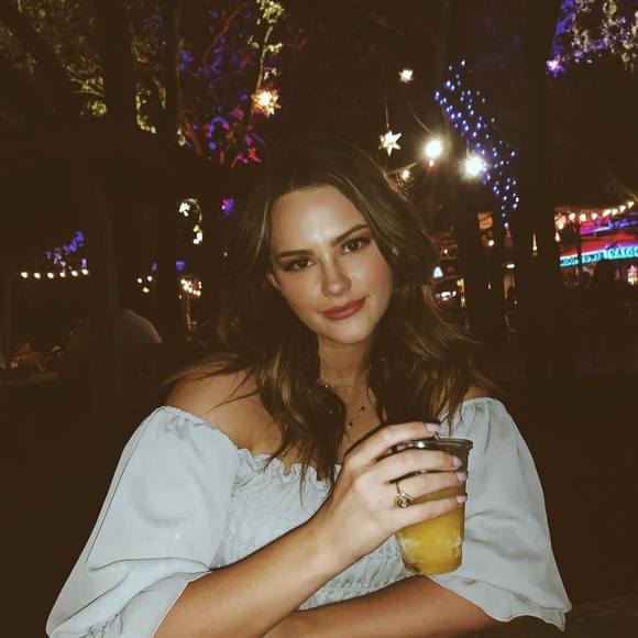 Meet your Posher, Lindsey - Picture 1 of 1